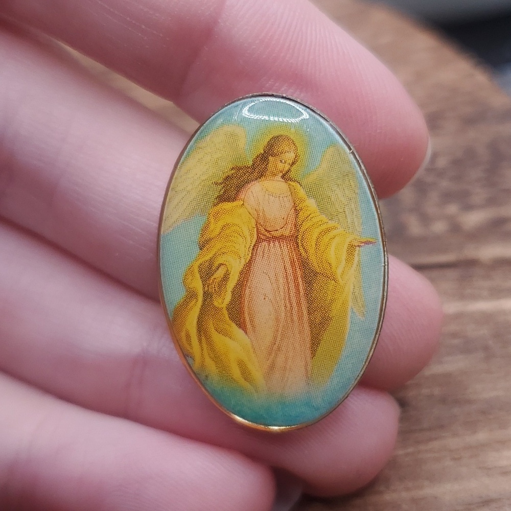 B405 heavenly angel pin